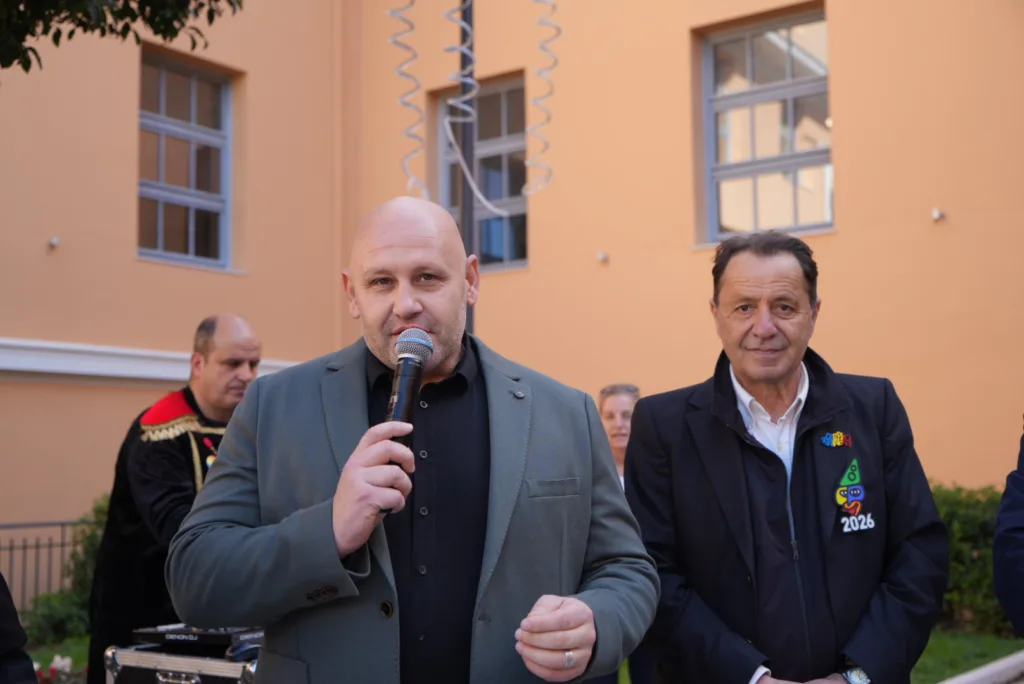 Πάτρα: Παραδοσιακά δρώμενα και καρναβαλικός παλμός στο κέντρο - Ξεχωριστές εικόνες από τη μεγάλη αποκριάτικη γιορτή ΦΩΤΟ