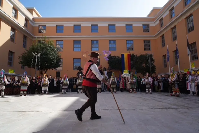 Πάτρα: Παραδοσιακά δρώμενα και καρναβαλικός παλμός στο κέντρο - Ξεχωριστές εικόνες από τη μεγάλη αποκριάτικη γιορτή ΦΩΤΟ