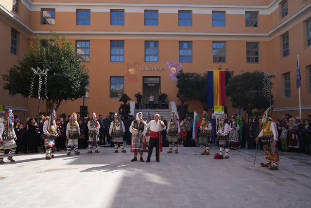 Πάτρα: Παραδοσιακά δρώμενα και καρναβαλικός παλμός στο κέντρο - Ξεχωριστές εικόνες από τη μεγάλη αποκριάτικη γιορτή ΦΩΤΟ