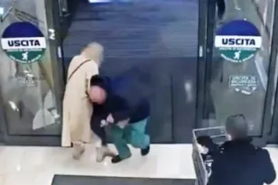 ΒΙΝΤΕΟ η στιγμή αρπαγής παιδιού από τα χέρια της μητέρας του