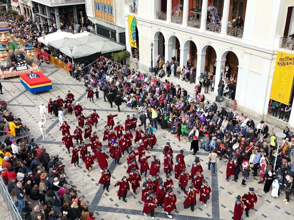 Το Πανεπιστήμιο Πατρών επιστρέφει στις παρελάσεις του Πατρινού Καρναβαλιού με το άρμα «Αρλεκίνοι»