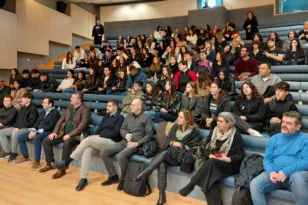 Η Γενετική στο προσκήνιο στην Πάτρα: Μαθητές και επιστήμονες στην υβριδική ημερίδα του Αρσακείου για το CRISPR Cas9