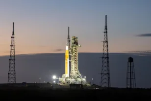 NASA: Αναβλήθηκε η επανδρωμένη αποστολή Artemis 2 γύρω από τη Σελήνη – Πότε θα γίνει η εκτόξευση