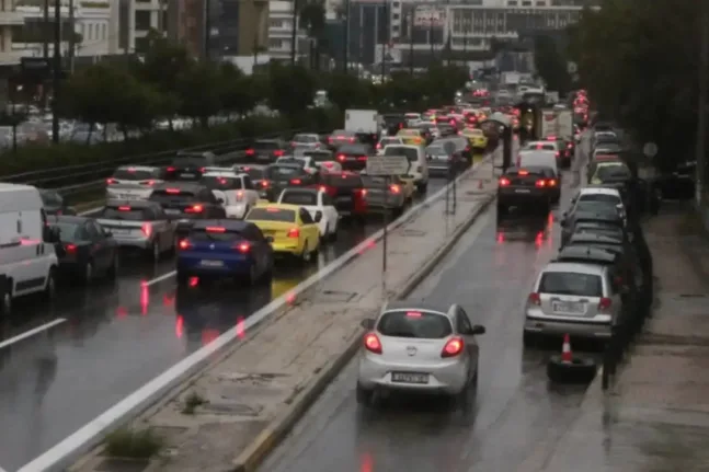 Δύο τροχαία στη Συγγρού το πρωί της Πέμπτης: Παράσυρση πεζού και καραμπόλα 5 οχημάτων