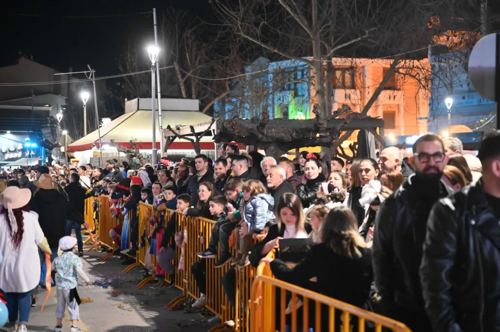 Με φαντασμαγορικό τρόπο έπεσε η αυλαία του Αχαγιώτικου Καρναβαλιού 2026 ΦΩΤΟ