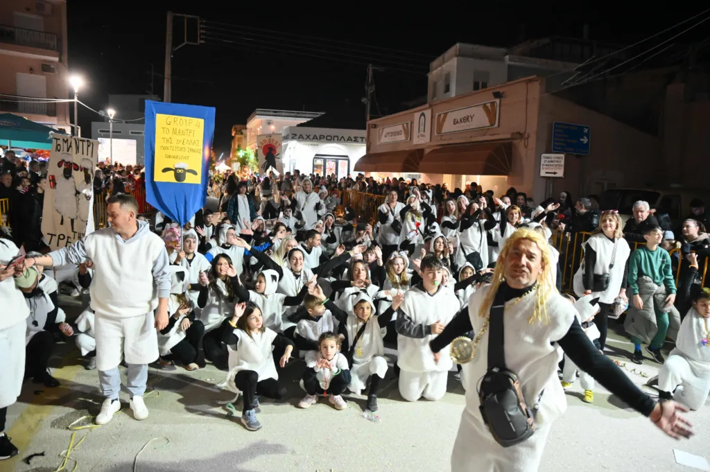 Με φαντασμαγορικό τρόπο έπεσε η αυλαία του Αχαγιώτικου Καρναβαλιού 2026 ΦΩΤΟ