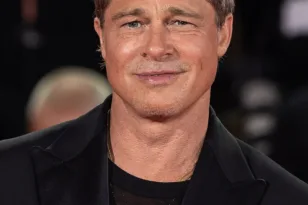 Ο χαιρετισμός του Μπραντ Πιτ στις κάμερες της Ύδρας