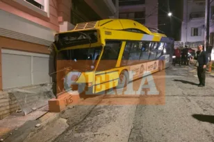 Πετράλωνα: Τρόλεϊ έπεσε σε πολυκατοικία, τραυματίστηκε ο οδηγός