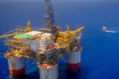 Αύριο η υπογραφή συμβάσεων με Chevron - Helleniq Energy: Πότε ξεκινούν σεισμικές έρευνες