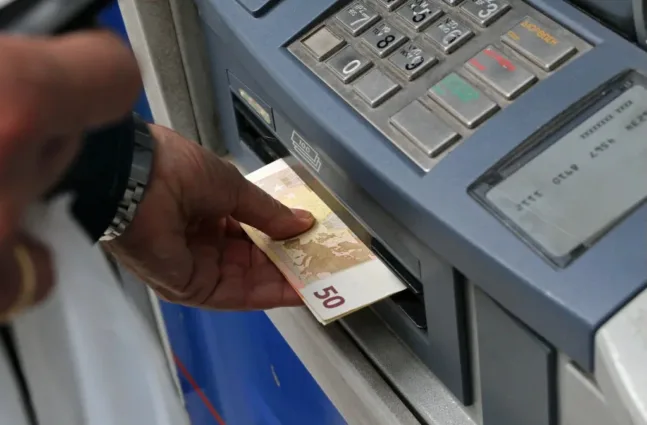 Συντάξεις Μαρτίου 2026: Οι ημερομηνίες πληρωμής και πότε «μπαίνουν» στα ΑΤΜ