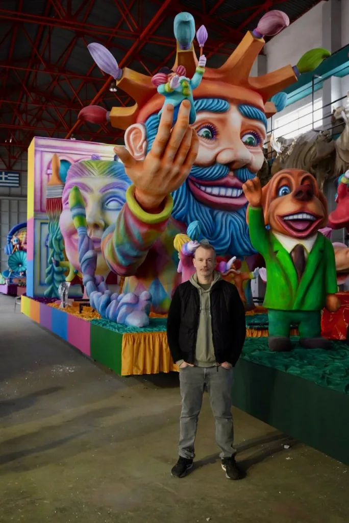 Στο Καρναβαλικό Εργαστήρι ο Κώστας Πελετίδης: Έτοιμα τα άρματα για την κορύφωση του Πατρινού Καρναβαλιού