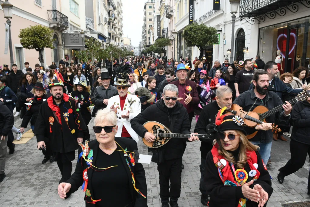 Τσικνοπέμπτη: Καρναβαλικός παλμός από το Δημαρχείο με πομπή και μουσική στο κέντρο ΦΩΤΟ