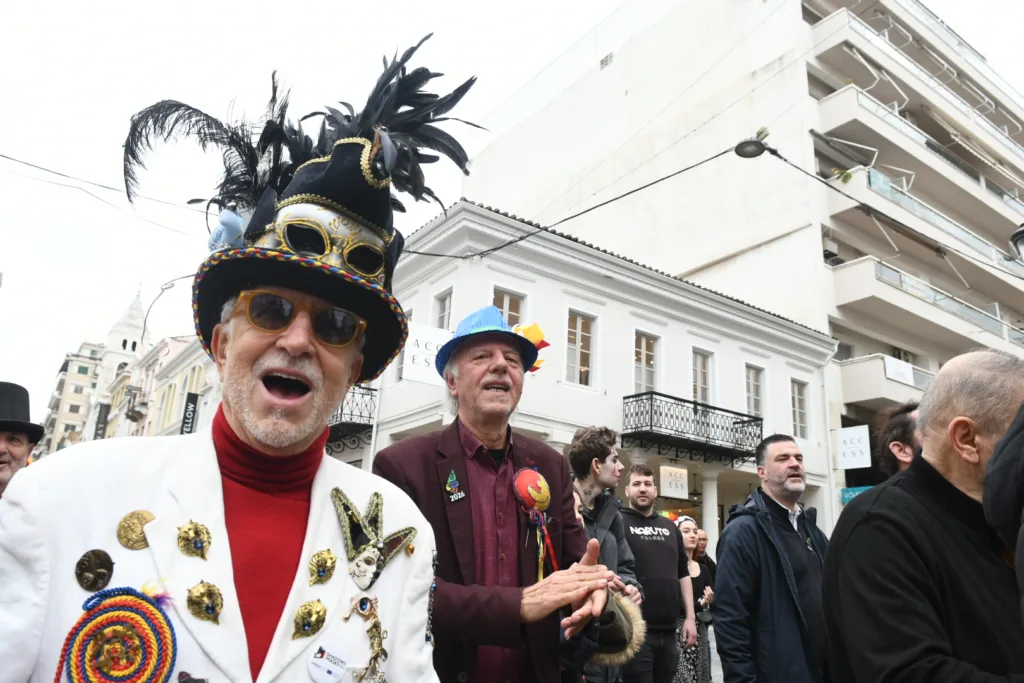 Τσικνοπέμπτη: Καρναβαλικός παλμός από το Δημαρχείο με πομπή και μουσική στο κέντρο ΦΩΤΟ