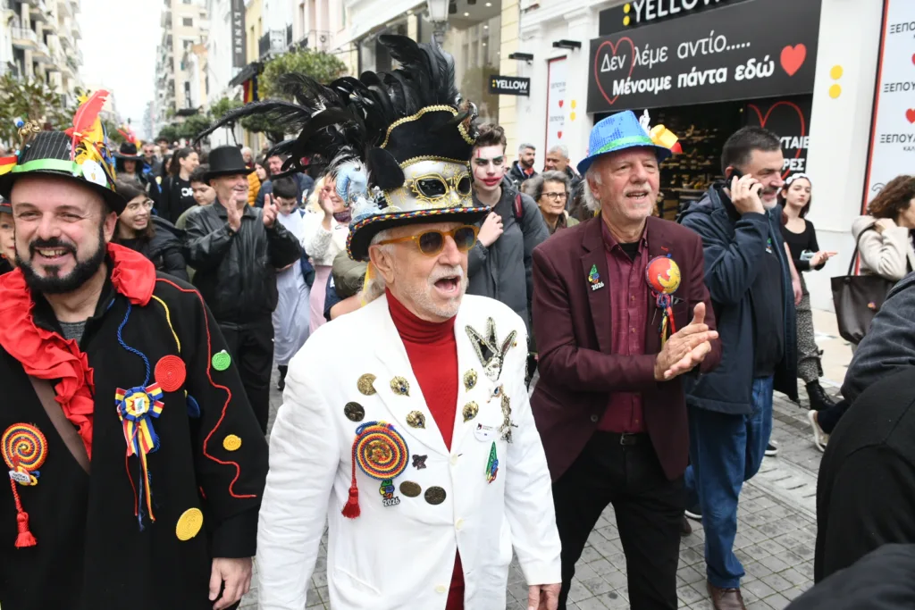Τσικνοπέμπτη: Καρναβαλικός παλμός από το Δημαρχείο με πομπή και μουσική στο κέντρο ΦΩΤΟ