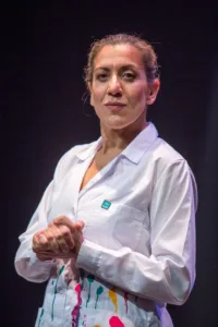 «100 Χρόνια Τρέλας» στο Θέατρο Μπάρρυ – Το ΔΗΠΕΘΕ Πάτρας φωτίζει τους «ωραίους τρελούς» της πόλης