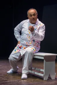 «100 Χρόνια Τρέλας» στο Θέατρο Μπάρρυ – Το ΔΗΠΕΘΕ Πάτρας φωτίζει τους «ωραίους τρελούς» της πόλης