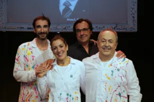 «100 Χρόνια Τρέλας» στο Θέατρο Μπάρρυ – Το ΔΗΠΕΘΕ Πάτρας φωτίζει τους «ωραίους τρελούς» της πόλης