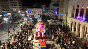 Πατρινό Καρναβάλι 2026: Το τριήμερο της μεγάλης γιορτής άνοιξε με την παρέλαση αρμάτων και... ΟΠΕΚΕΜΠΕΕΕ ΦΩΤΟ