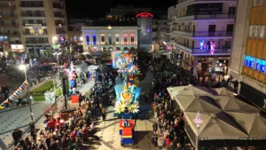 Πατρινό Καρναβάλι 2026: Το τριήμερο της μεγάλης γιορτής άνοιξε με την παρέλαση αρμάτων και... ΟΠΕΚΕΜΠΕΕΕ ΦΩΤΟ