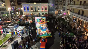 Πατρινό Καρναβάλι 2026: Το τριήμερο της μεγάλης γιορτής άνοιξε με την παρέλαση αρμάτων και... ΟΠΕΚΕΜΠΕΕΕ ΦΩΤΟ