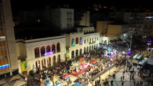 Πατρινό Καρναβάλι 2026: Το τριήμερο της μεγάλης γιορτής άνοιξε με την παρέλαση αρμάτων και... ΟΠΕΚΕΜΠΕΕΕ ΦΩΤΟ