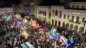 Πατρινό Καρναβάλι 2026: Το τριήμερο της μεγάλης γιορτής άνοιξε με την παρέλαση αρμάτων και... ΟΠΕΚΕΜΠΕΕΕ ΦΩΤΟ