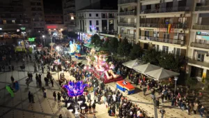 Πατρινό Καρναβάλι 2026: Το τριήμερο της μεγάλης γιορτής άνοιξε με την παρέλαση αρμάτων και... ΟΠΕΚΕΜΠΕΕΕ ΦΩΤΟ