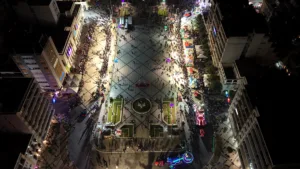 Πατρινό Καρναβάλι 2026: Το τριήμερο της μεγάλης γιορτής άνοιξε με την παρέλαση αρμάτων και... ΟΠΕΚΕΜΠΕΕΕ ΦΩΤΟ