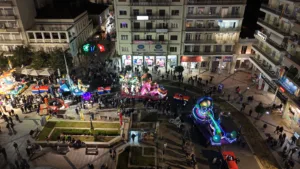 Πατρινό Καρναβάλι 2026: Το τριήμερο της μεγάλης γιορτής άνοιξε με την παρέλαση αρμάτων και... ΟΠΕΚΕΜΠΕΕΕ ΦΩΤΟ