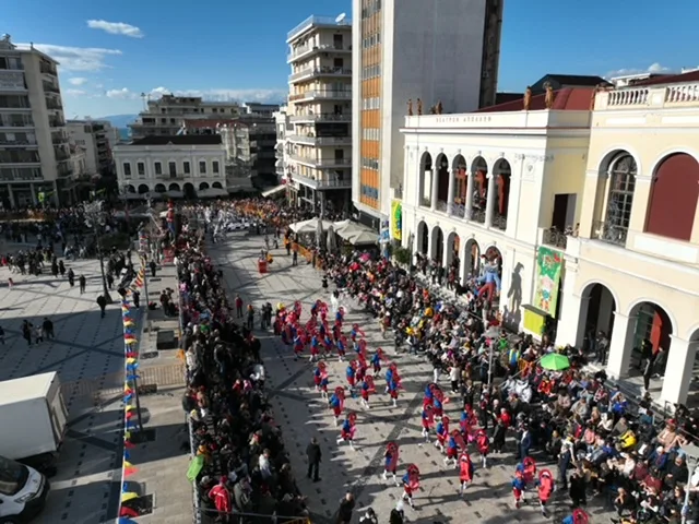 Πατρινό Καρναβάλι 2026: Πανδαισία χρωμάτων και κεφιού - Δείτε ΦΩΤΟ της παρέλασης από ψηλά