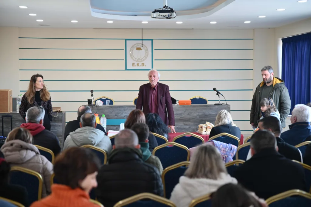 Πάτρα: Μέλη της δημοτικής αρχής σε εκδηλώσεις κοπής Πρωτοχρονιάτικων πιτών