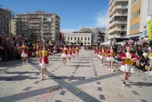 Το Πατρινό Καρναβάλι στα καλύτερά του: Δείτε πολλές ΦΩΤΟ από τη μεγάλη παρέλαση της Κυριακής