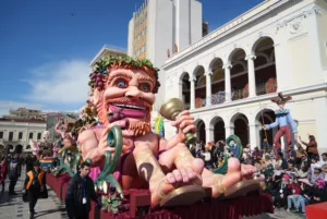 Το Πατρινό Καρναβάλι στα καλύτερά του: Δείτε πολλές ΦΩΤΟ από τη μεγάλη παρέλαση της Κυριακής