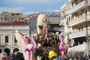 Το Πατρινό Καρναβάλι στα καλύτερά του: Δείτε πολλές ΦΩΤΟ από τη μεγάλη παρέλαση της Κυριακής
