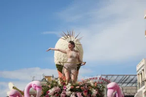 Το Πατρινό Καρναβάλι στα καλύτερά του: Δείτε πολλές ΦΩΤΟ από τη μεγάλη παρέλαση της Κυριακής