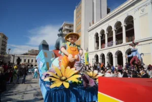 Το Πατρινό Καρναβάλι στα καλύτερά του: Δείτε πολλές ΦΩΤΟ από τη μεγάλη παρέλαση της Κυριακής