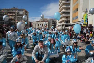 Το Πατρινό Καρναβάλι στα καλύτερά του: Δείτε πολλές ΦΩΤΟ από τη μεγάλη παρέλαση της Κυριακής