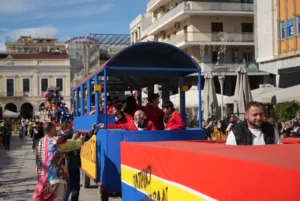 Το Πατρινό Καρναβάλι στα καλύτερά του: Δείτε πολλές ΦΩΤΟ από τη μεγάλη παρέλαση της Κυριακής