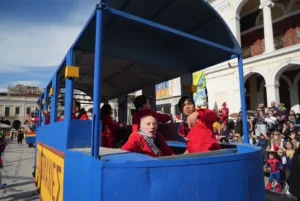 Το Πατρινό Καρναβάλι στα καλύτερά του: Δείτε πολλές ΦΩΤΟ από τη μεγάλη παρέλαση της Κυριακής