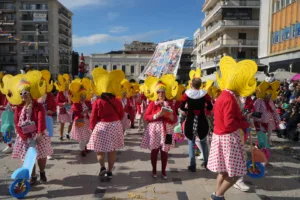 Το Πατρινό Καρναβάλι στα καλύτερά του: Δείτε πολλές ΦΩΤΟ από τη μεγάλη παρέλαση της Κυριακής