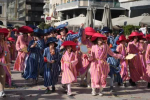 Το Πατρινό Καρναβάλι στα καλύτερά του: Δείτε πολλές ΦΩΤΟ από τη μεγάλη παρέλαση της Κυριακής