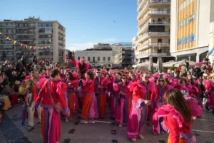 Το Πατρινό Καρναβάλι στα καλύτερά του: Δείτε πολλές ΦΩΤΟ από τη μεγάλη παρέλαση της Κυριακής