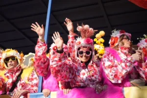 Το Πατρινό Καρναβάλι στα καλύτερά του: Δείτε πολλές ΦΩΤΟ από τη μεγάλη παρέλαση της Κυριακής