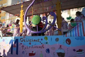 Το Πατρινό Καρναβάλι στα καλύτερά του: Δείτε πολλές ΦΩΤΟ από τη μεγάλη παρέλαση της Κυριακής