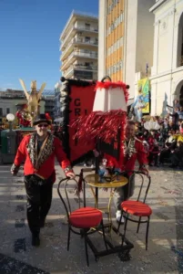 Το Πατρινό Καρναβάλι στα καλύτερά του: Δείτε πολλές ΦΩΤΟ από τη μεγάλη παρέλαση της Κυριακής