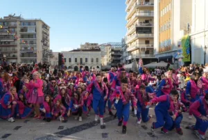 Το Πατρινό Καρναβάλι στα καλύτερά του: Δείτε πολλές ΦΩΤΟ από τη μεγάλη παρέλαση της Κυριακής