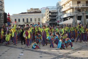 Το Πατρινό Καρναβάλι στα καλύτερά του: Δείτε πολλές ΦΩΤΟ από τη μεγάλη παρέλαση της Κυριακής