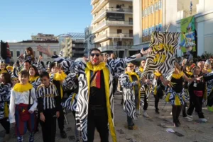 Το Πατρινό Καρναβάλι στα καλύτερά του: Δείτε πολλές ΦΩΤΟ από τη μεγάλη παρέλαση της Κυριακής
