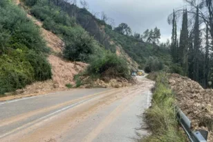 Πάτρα: Κατολίσθηση στον δρόμο Καρυάς – Παλαιού Σουλίου – Σε επιφυλακή ο Δήμος