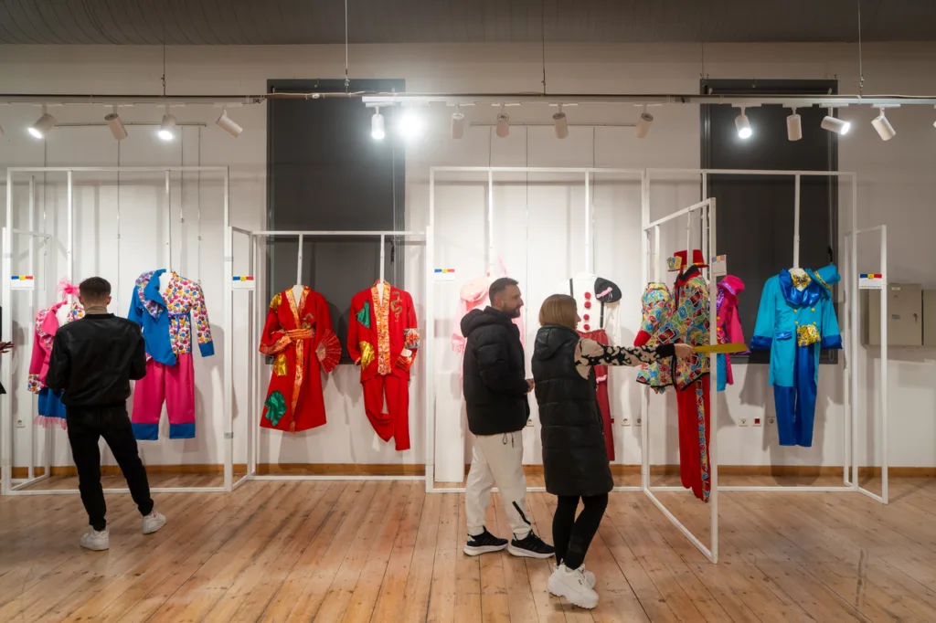 Πατρινό Καρναβάλι 2026: Άνοιξε η έκθεση στολών στην Αγορά Αργύρη – Πρώτη «γεύση» πριν τις παρελάσεις